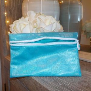 🛍IPSY MAKEUP BAG 💫 blue shiny zipper